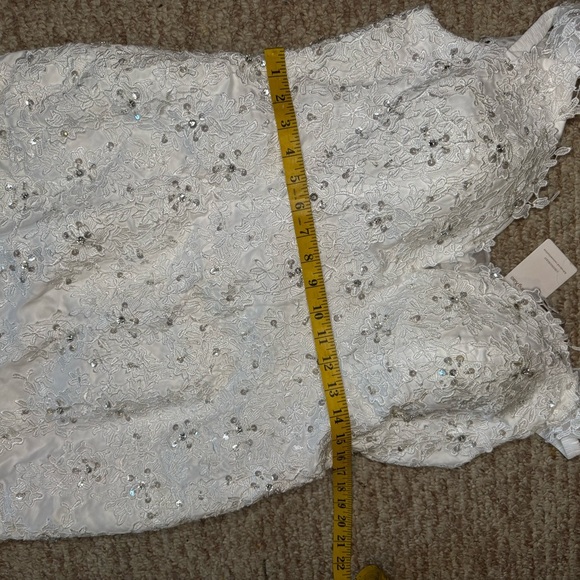 Loyeloy Women's Wedding Dresses V Neck Slit Lace. - Picture 14 of 15